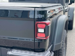 Jeep Gladiator Shadow Ops 4x4 2026