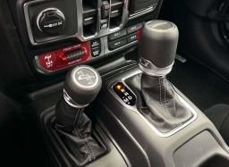 Jeep Gladiator Shadow Ops 4x4 2026