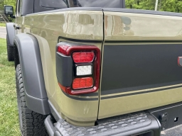 Jeep Gladiator Shadow Ops 4x4 2026
