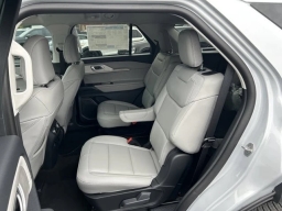 Ford Explorer Active w/200A Pkg RWD 2026