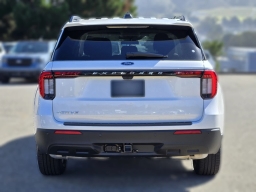 Ford Explorer Active w/200A Pkg RWD 2026
