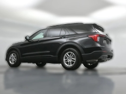 Ford Explorer Active w/200A Pkg RWD 2026