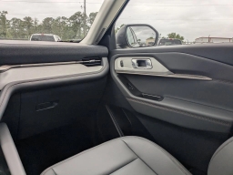 Ford Explorer Active w/200A Pkg RWD 2026