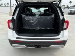 Ford Explorer Platinum RWD 2026