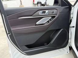 Ford Explorer Platinum RWD 2026