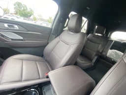 Ford Explorer Platinum RWD 2026