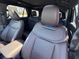 Ford Explorer Platinum RWD 2026