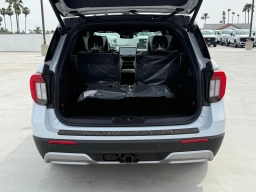 Ford Explorer Platinum RWD 2026