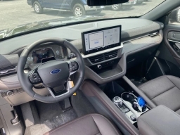 Ford Explorer Platinum RWD 2026