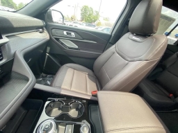 Ford Explorer Platinum RWD 2026