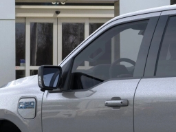 Ford F-150 Lightning Flash 4WD SuperCrew 5.5' Box 2025