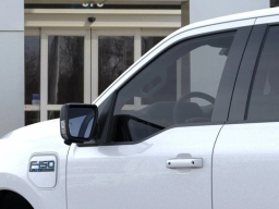 Ford F-150 Lightning Flash 4WD SuperCrew 5.5' Box 2025