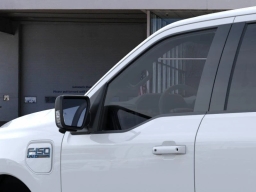 Ford F-150 Lightning Flash 4WD SuperCrew 5.5' Box 2025