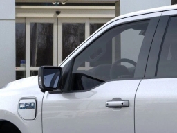 Ford F-150 Lightning Flash 4WD SuperCrew 5.5' Box 2025
