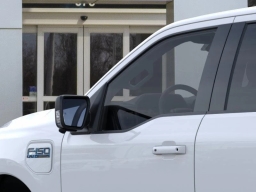 Ford F-150 Lightning Flash 4WD SuperCrew 5.5' Box 2025