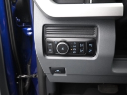 Ford Super Duty F-250 SRW XLT 4WD Crew Cab 6.75' Box 2026
