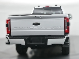 Ford Super Duty F-250 SRW LARIAT 4WD Crew Cab 8' Box 2026