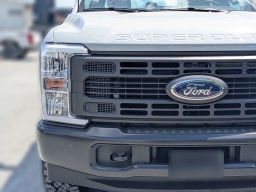 Ford Super Duty F-350 SRW XL 4WD Crew Cab 6.75' Box 2026