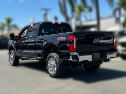 Ford Super Duty F-350 SRW LARIAT 4WD Crew Cab 8' Box 2025