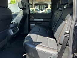 Ford Super Duty F-350 SRW LARIAT 4WD Crew Cab 8' Box 2025