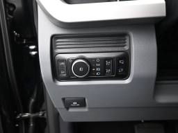 Ford Super Duty F-350 SRW XLT 4WD Crew Cab 8' Box 2026