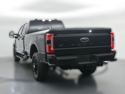 Ford Super Duty F-350 SRW XLT 4WD Crew Cab 8' Box 2026