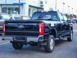 Ford Super Duty F-350 SRW XLT 4WD Crew Cab 8' Box 2026