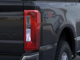 Ford Super Duty F-350 SRW XLT 4WD Crew Cab 8' Box 2026