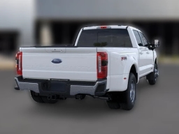 Ford Super Duty F-350 DRW LARIAT 4WD Crew Cab 8' Box 2026