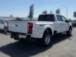 Ford Super Duty F-350 DRW LARIAT 4WD Crew Cab 8' Box 2026