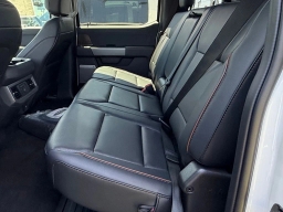 Ford Super Duty F-350 DRW LARIAT 4WD Crew Cab 8' Box 2026