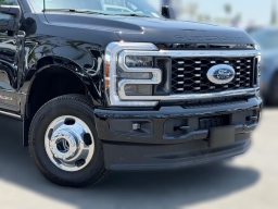 Ford Super Duty F-350 DRW Platinum 4WD Crew Cab 8' Box 2026