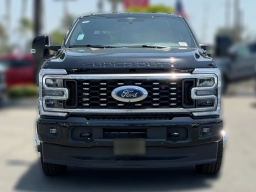 Ford Super Duty F-350 DRW Platinum 4WD Crew Cab 8' Box 2026