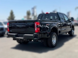 Ford Super Duty F-350 DRW Platinum 4WD Crew Cab 8' Box 2026