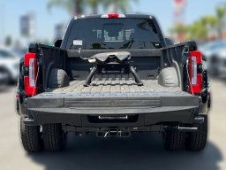 Ford Super Duty F-350 DRW Platinum 4WD Crew Cab 8' Box 2026