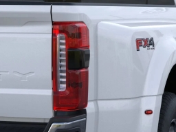 Ford Super Duty F-350 DRW LARIAT 4WD Crew Cab 8' Box 2026