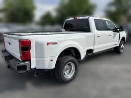 Ford Super Duty F-350 DRW LARIAT 4WD Crew Cab 8' Box 2026