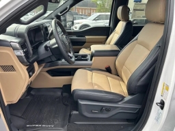 Ford Super Duty F-350 DRW LARIAT 4WD Crew Cab 8' Box 2026
