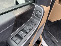 Ford Super Duty F-350 DRW LARIAT 4WD Crew Cab 8' Box 2026