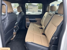 Ford Super Duty F-350 DRW LARIAT 4WD Crew Cab 8' Box 2026
