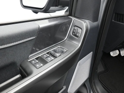 Ford F-150 LARIAT 4WD SuperCrew 5.5' Box 2025