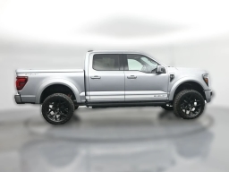 Ford F-150 LARIAT 4WD SuperCrew 5.5' Box 2025