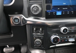 Ford F-150 LARIAT 4WD SuperCrew 5.5' Box 2025