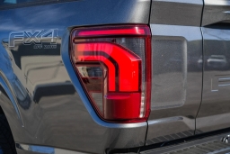 Ford F-150 LARIAT 4WD SuperCrew 5.5' Box 2026