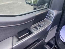 Ford F-150 LARIAT 4WD SuperCrew 5.5' Box 2026