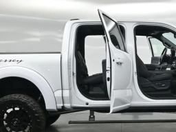 Ford F-150 LARIAT 4WD SuperCrew 5.5' Box 2025