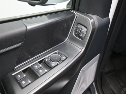 Ford F-150 LARIAT 4WD SuperCrew 5.5' Box 2025