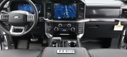 Ford F-150 LARIAT 4WD SuperCrew 5.5' Box 2025