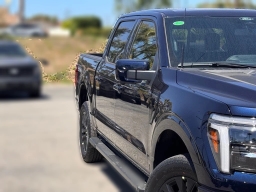 Ford F-150 LARIAT 4WD SuperCrew 5.5' Box 2026