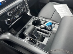 Ford F-150 LARIAT 4WD SuperCrew 5.5' Box 2026
